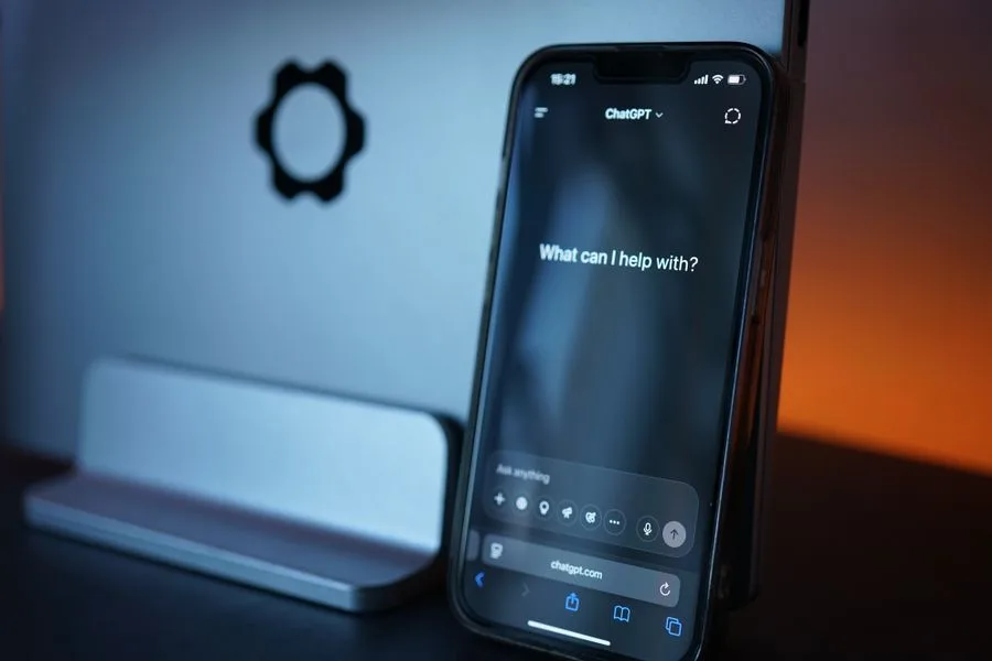 Celular mostrando uma conversa com assistente de inteligência artificial